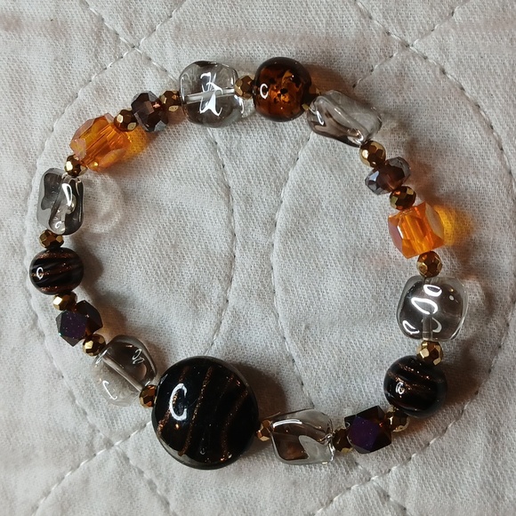 Elegant Beaded Stretch Bracelet with Gold and Brown Accents - Picture 2 of 2